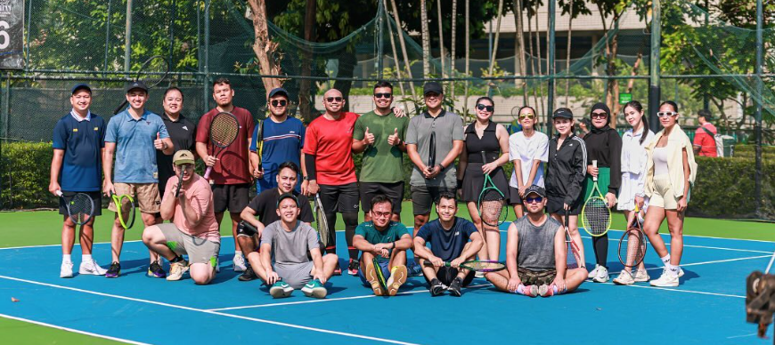 Latihan di Hotel Sultan Residence Tennis Court